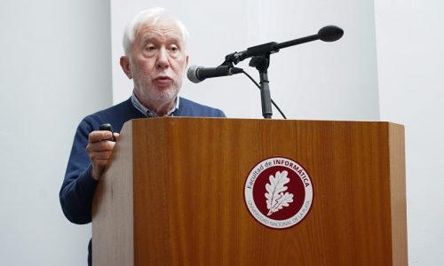 El Lic. Javier Díaz, Director del LINTI y Secretario de Vinculación e Innovación Tecnológica de la UNLP estuvo a cargo de la conferencia inaugural CACIC 2024.